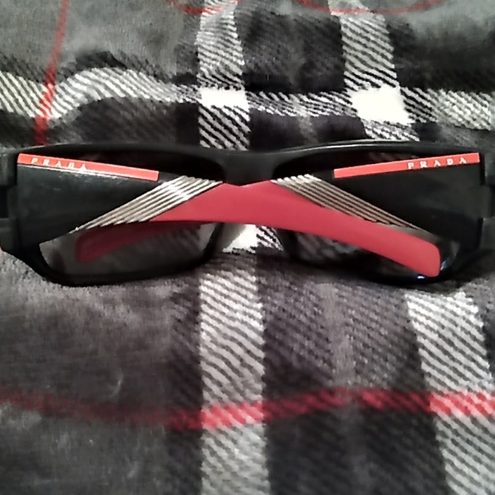 Sunglasses - Picture 2 of 7